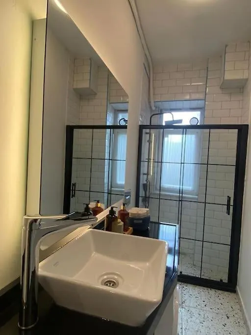 Stunning Apartment Near Metro - Degirmen 64 Istanbul